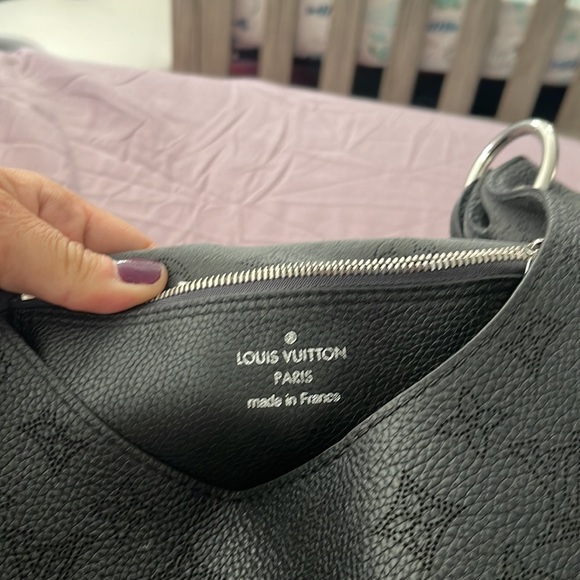 Louis Vuitton Carmel Mahina Noir - Picture 8 of 11